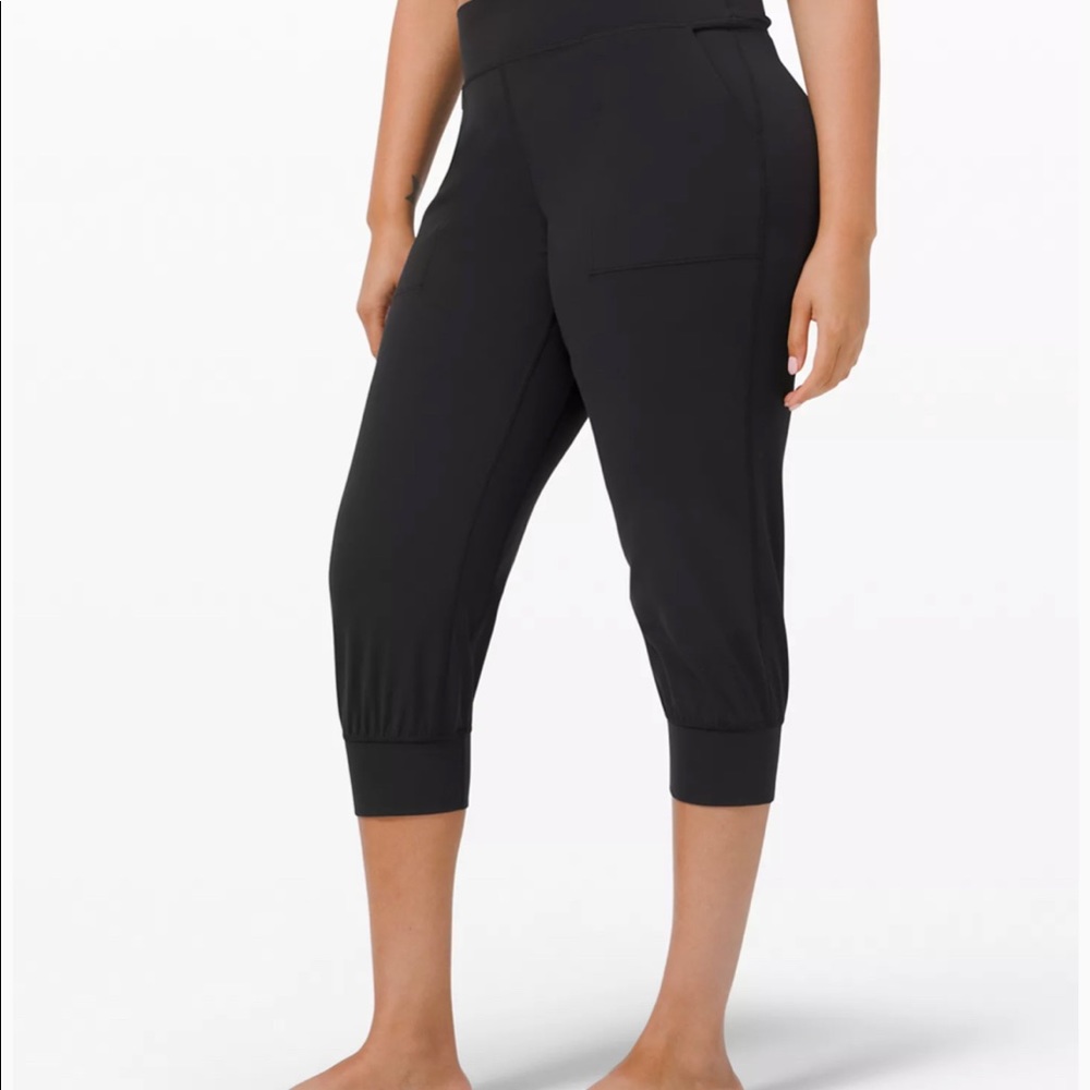 Lululemon joggers cropped
